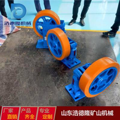 L型滚轮罐耳调整维修方便 底座等零部件采用新型材料滚轮罐耳