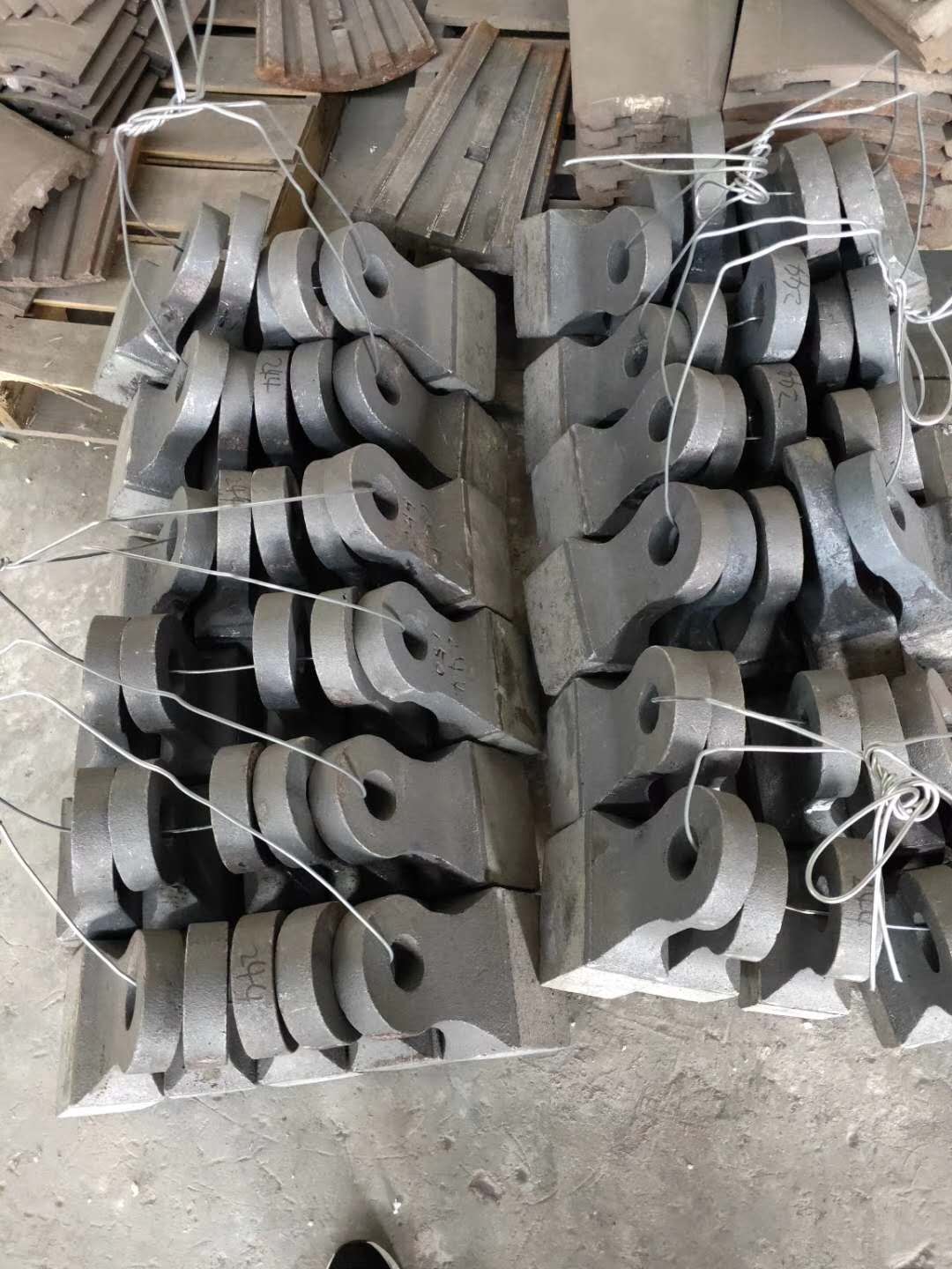 破碎机锤头耐磨制砂榔头锰钢锤子高铬合金铸造粉碎板锤热复合甩锤